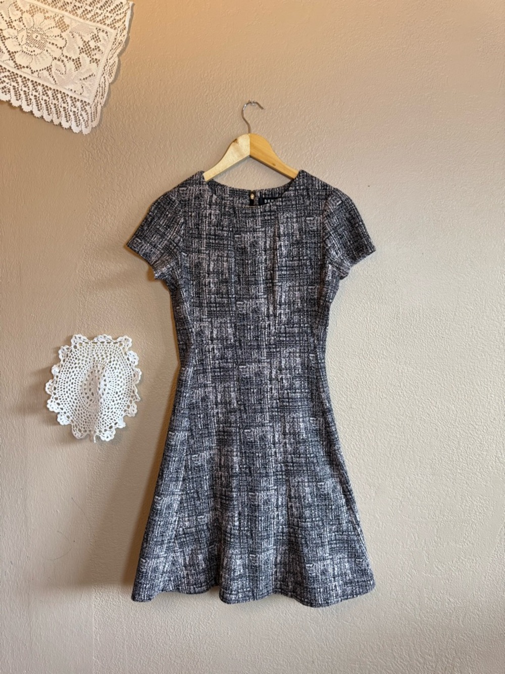 DKNY Cocktail Black Gray A-line Short Sleeve Business Career Dress | Size 2